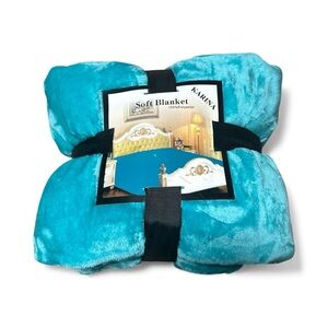 NWT KARINA KING SIZE‎ FLANNEL/VELOUR BLANKET